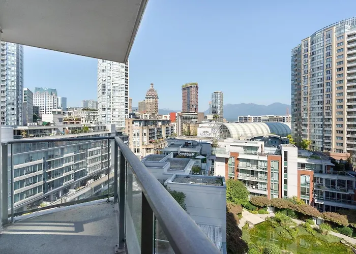 Bc Place & Skytrain 1 Min & Free Parking & Pool